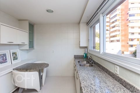 Image 21 - 253398